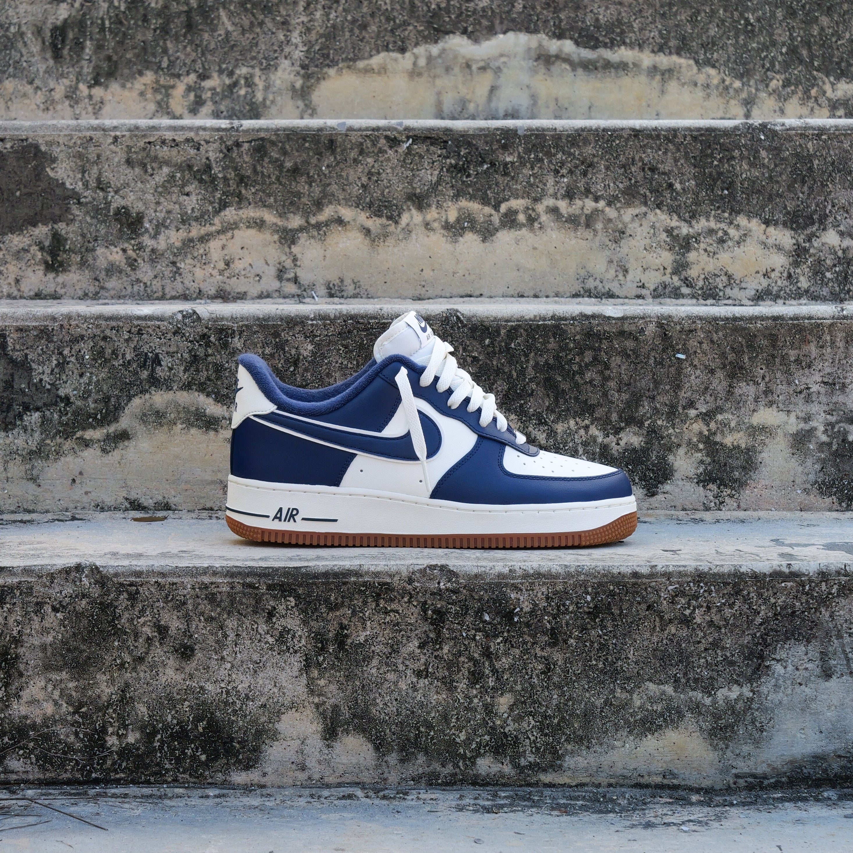 Nike Air Force 1 '07 LV8 (SAIL/NAVY) - Nike