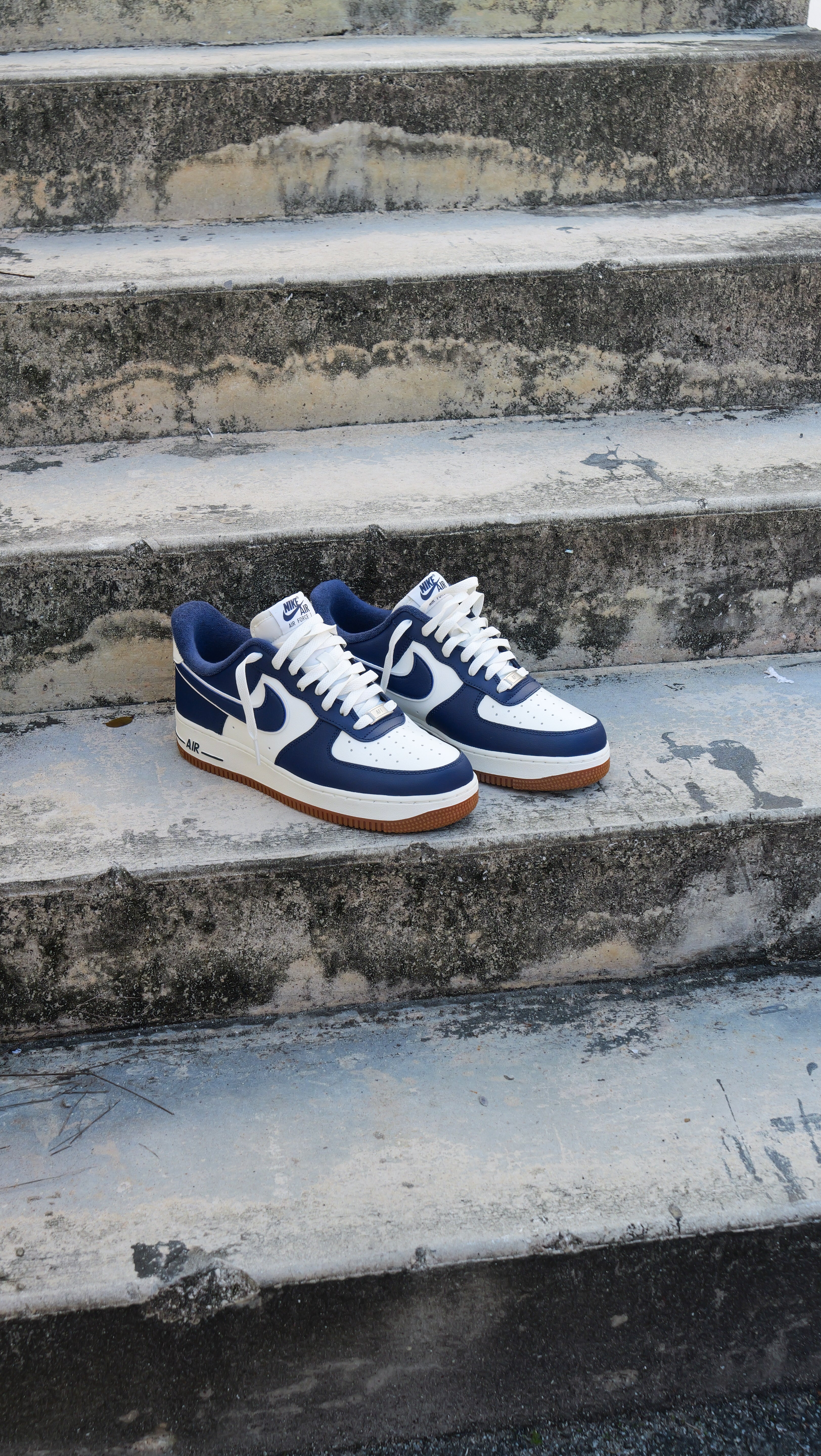 Nike Air Force 1 '07 LV8 (SAIL/NAVY) - Nike
