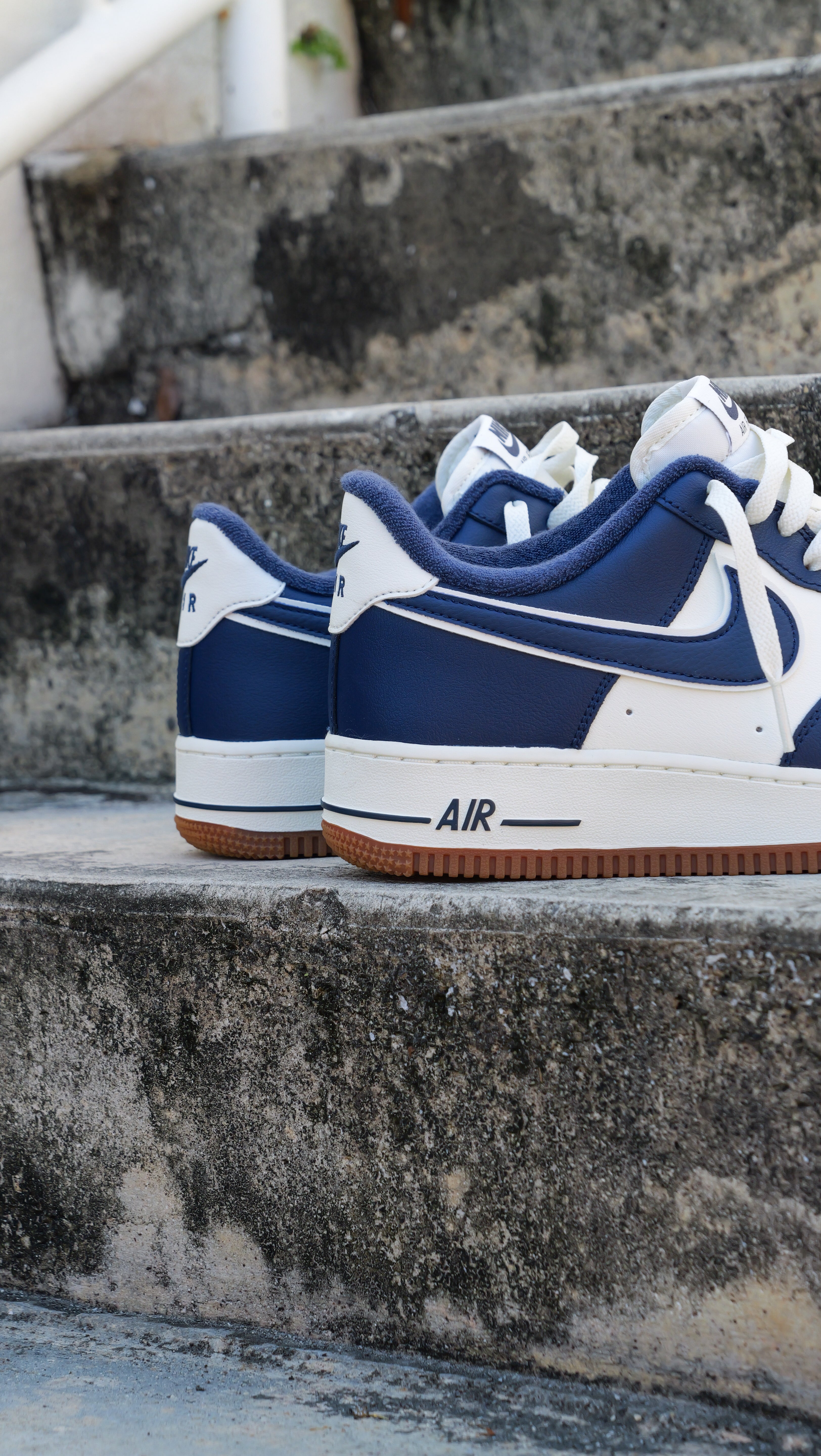 Nike Air Force 1 '07 LV8 (SAIL/NAVY) - Nike