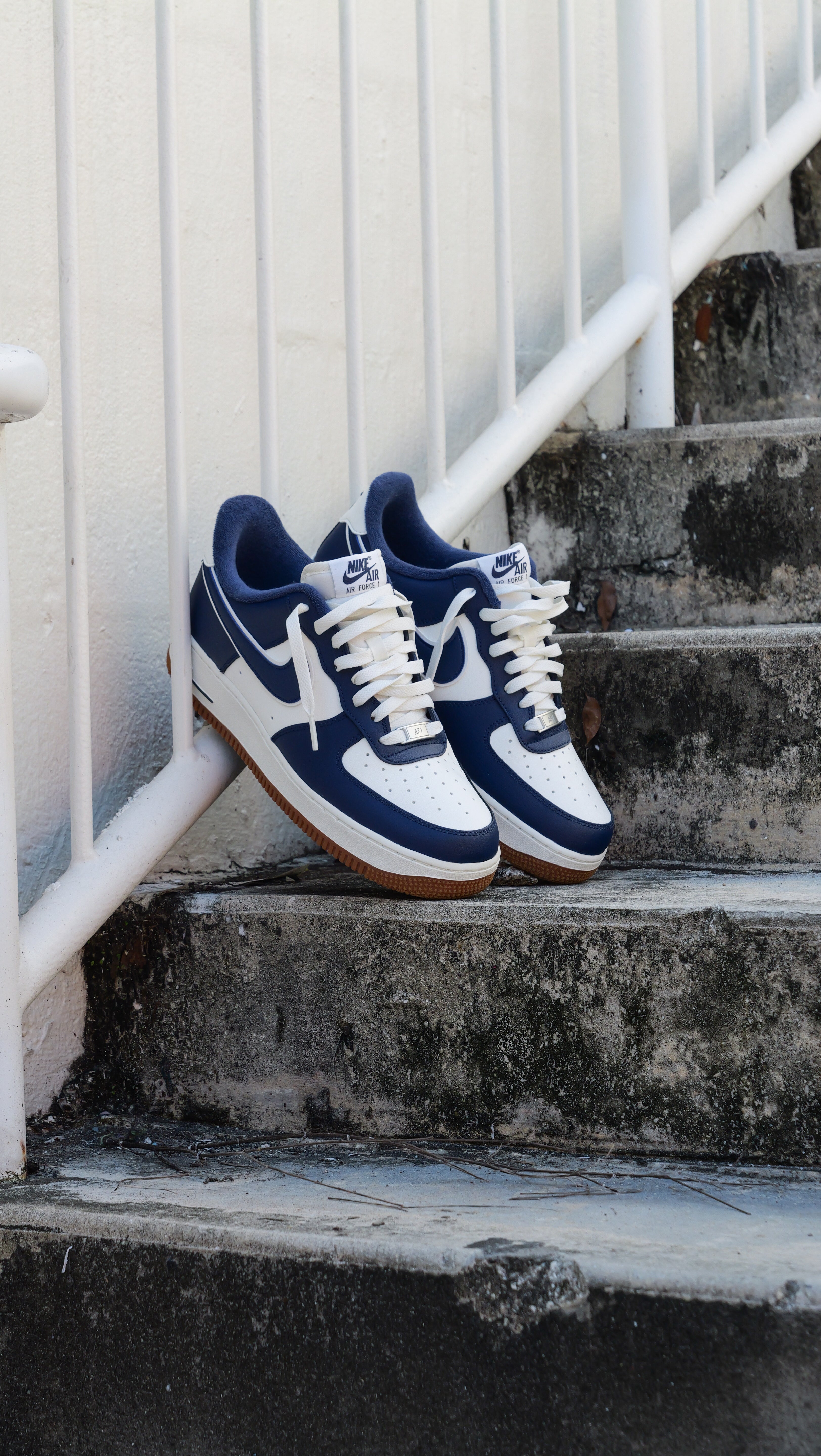 Nike Air Force 1 '07 LV8 (SAIL/NAVY) - Nike
